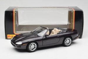 Jaguar XKR X100 Cabriolet Gris Maisto 1:18 50331 Métal Moulé — image 8 sur 8