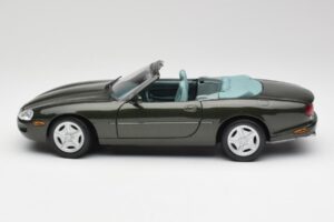Jaguar XKR X100 Cabriolet Vert Maisto 1:18 37800-M1 Métal Moulé — image 4 sur 8