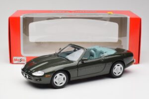 Jaguar XKR X100 Cabriolet Vert Maisto 1:18 37800-M1 Métal Moulé — image 8 sur 8