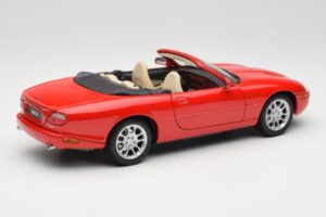Jaguar XKR X100 Rouge Maisto 1:18 50330 Métal Moulé — image 3 sur 8