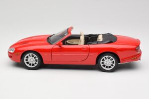 Jaguar XKR X100 Rouge Maisto 1:18 50330 Métal Moulé — image 4 sur 8