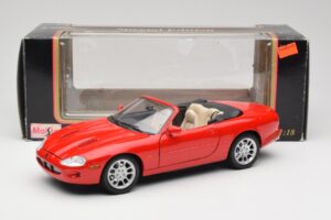 Jaguar XKR X100 Rouge Maisto 1:18 50330 Métal Moulé — image 8 sur 8