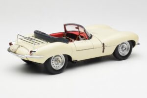 Jaguar XKSS Crème AUTOart 1:18 73512 Métal Moulé — image 3 sur 8