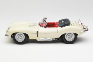 Jaguar XKSS Crème AUTOart 1:18 73512 Métal Moulé — image 4 sur 8
