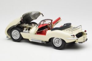 Jaguar XKSS Crème AUTOart 1:18 73512 Métal Moulé — image 5 sur 8