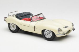 Jaguar XKSS Crème AUTOart 1:18 73512 Métal Moulé — image 6 sur 8