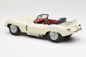 Jaguar XKSS Crème AUTOart 1:18 73512 Métal Moulé — image 7 sur 8