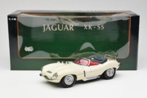 Jaguar XKSS Crème AUTOart 1:18 73512 Métal Moulé — image 8 sur 8