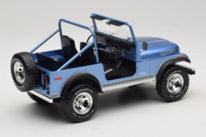 Jeep CJ-7 Laredo Bleu MCG 1:18 MCG18553 Métal Moulé — image 2 sur 6