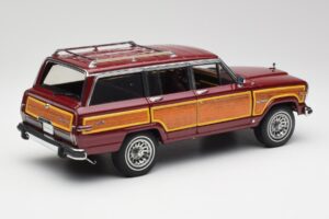Jeep Grand Wagoneer Classic Rouge AUTOart 1:18 74002 Métal Moulé — image 3 sur 8