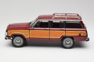 Jeep Grand Wagoneer Classic Rouge AUTOart 1:18 74002 Métal Moulé — image 4 sur 8