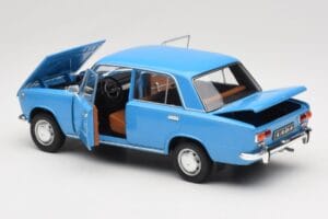 Lada 1200 2101 Bleu IXO 1:18 18CMC204OP Métal Moulé — image 5 sur 8