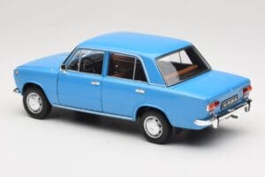 Lada 1200 2101 Bleu IXO 1:18 18CMC204OP Métal Moulé — image 7 sur 8