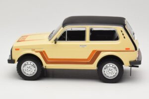 Lada Niva 2121 California Beige MCG 1:18 MCG18004 Métal Moulé — image 3 sur 6