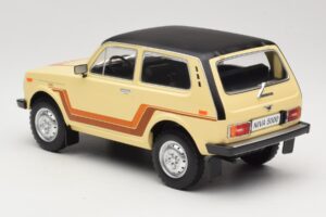 Lada Niva 2121 California Beige MCG 1:18 MCG18004 Métal Moulé — image 5 sur 6
