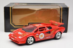 Lamborghini Countach Rouge Bburago 1:18 3047 Métal Moulé — image 8 sur 8
