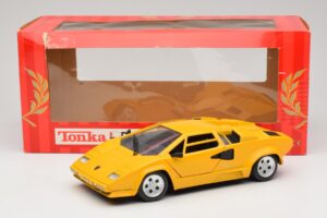 Lamborghini Countach TC Jaune Tonka 1:18 09035-R1 Métal Moulé — image 8 sur 8