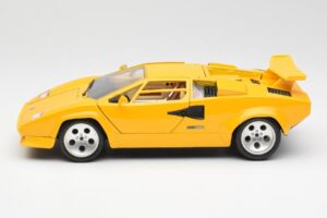 Lamborghini Countach Jaune Bburago 1:18 3037 Métal Moulé — image 4 sur 8