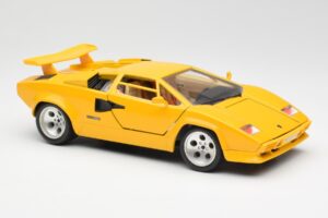 Lamborghini Countach Jaune Bburago 1:18 3037 Métal Moulé — image 6 sur 8