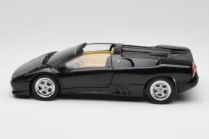 Lamborghini Diablo Roadster Noir AUTOart 1:18 70093-R1 Métal Moulé — image 5 sur 10