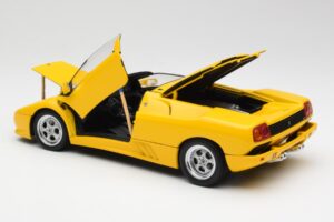 Lamborghini Diablo Roadster Jaune AUTOart 1:18 70092 Métal Moulé — image 5 sur 8