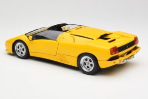 Lamborghini Diablo Roadster Jaune AUTOart 1:18 70092 Métal Moulé — image 7 sur 8