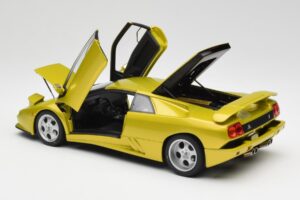 Lamborghini Diablo SE30 Anniversary Edition Jaune Spyder AUTOart 1:18 79157 Métal Moulé — image 5 sur 8