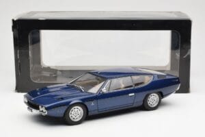 Lamborghini Espada Bleu Metallic AUTOart 1:18 74502 Métal Moulé — image 8 sur 8