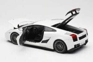 Lamborghini Gallardo Superleggera Monocerus Metallic Blanc AUTOart 1:18 74585 Métal Moulé — image 5 sur 8