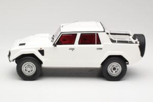 Lamborghini LM002 Blanc Kyosho 1:18 GTS18508W Résine — image 3 sur 6