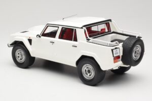 Lamborghini LM002 Blanc Kyosho 1:18 GTS18508W Résine — image 5 sur 6