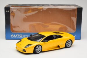 Lamborghini Murcielago LP640 Giallo Orion AUTOart 1:18 74511 Métal Moulé — image 8 sur 8