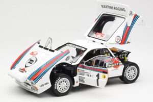 Lancia 037 Martini #1 W. Rohrl / C. Geistdorfer Winner Rally Monte Carlo 1983 Version de Nuit Kyosho 1:18 08306A Métal Moulé — image 2 sur 8