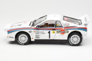 Lancia 037 Martini #1 W. Rohrl / C. Geistdorfer Winner Rally Monte Carlo 1983 Version de Nuit Kyosho 1:18 08306A Métal Moulé — image 4 sur 8