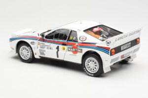 Lancia 037 Martini #1 W. Rohrl / C. Geistdorfer Winner Rally Monte Carlo 1983 Version de Nuit Kyosho 1:18 08306A Métal Moulé — image 7 sur 8