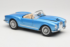 Lancia Aurelia B24 Spider Bleu Bburago 1:18 3010-M1 Métal Moulé — image 6 sur 8