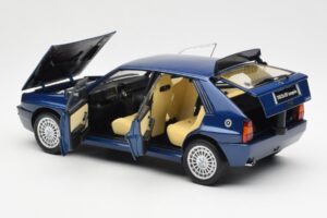Lancia Delta HF Integrale Evo II Bleu Kyosho 1:18 08341BL Métal Moulé — image 5 sur 8