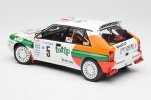Lancia Delta HF Integrale Evo II Totip #5 A. Aghini / S. Farnocchia Rally Monte Carlo 1993 Kyosho 1:18 08348F Métal Moulé — image 7 sur 8