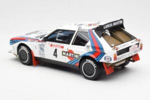 Lancia Delta S4 Martini #4 H. Toivonen / S. Cresto Rally Tour de Corse 1986 AUTOart 1:18 88620 Métal Moulé — image 7 sur 8