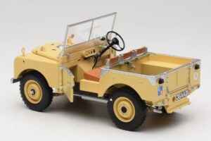 Land Rover 88 Series I RAF Beige Minichamps 1:18 150168911 Métal Moulé — image 5 sur 8