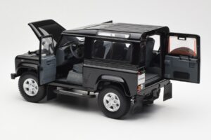 Land Rover Defender 90 Santorini Noir Métallisé Kyosho 1:18 08901BK Métal Moulé — image 5 sur 8