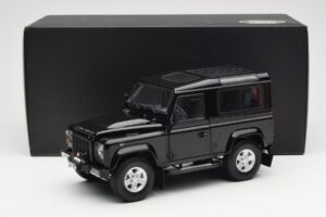 Land Rover Defender 90 Santorini Noir Métallisé Kyosho 1:18 08901BK Métal Moulé — image 8 sur 8