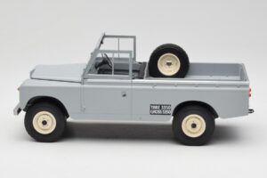 Land Rover Series II 109 Pickup Gris MCG 1:18 MCG18092 Métal Moulé — image 3 sur 6