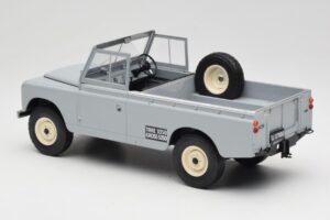 Land Rover Series II 109 Pickup Gris MCG 1:18 MCG18092 Métal Moulé — image 5 sur 6