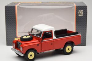 Land Rover Series I 109 Pickup Rouge Eagle Collectibles 1:18 440500 Métal Moulé — image 8 sur 8