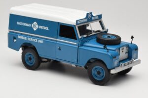 Land Rover Series III 109 Soft Top Motorway Patrol Bleu Eagles Race 1:18 4403 Métal Moulé — image 6 sur 8