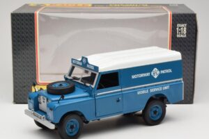 Land Rover Series III 109 Soft Top Motorway Patrol Bleu Eagles Race 1:18 4403 Métal Moulé — image 8 sur 8