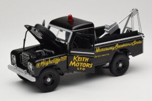 Land Rover Series III Véhicule de Récupération Noir Universal Hobbies 1:18 4411 Métal Moulé — image 2 sur 8