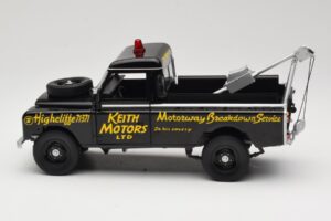 Land Rover Series III Véhicule de Récupération Noir Universal Hobbies 1:18 4411 Métal Moulé — image 4 sur 8