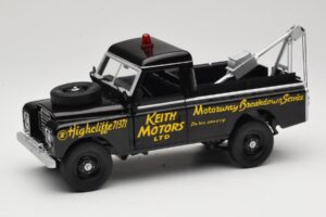 Land Rover Series III Véhicule de Récupération Noir Universal Hobbies 1:18 4411 Métal Moulé